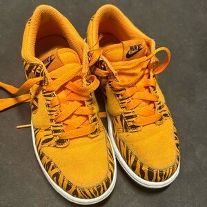 Used boys Nike tiger dunks